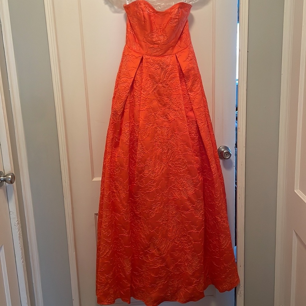 Women’s Orange strapless dress